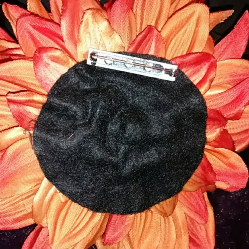 Fashionable pendant flower